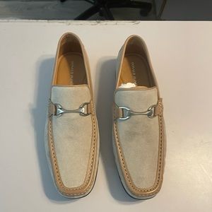 Donald Pliner men’s dress shoes. Never worn. Size 11. Taupe/beige